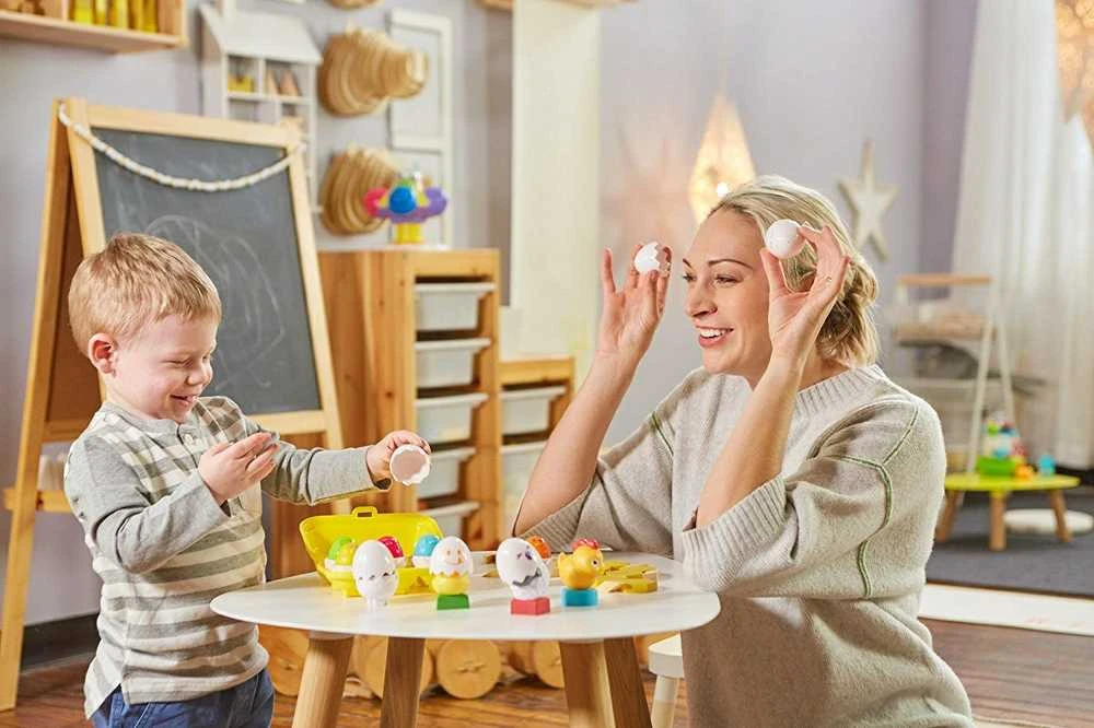 1581 TOMY čiuožykla. spalvingi kiaušiniai