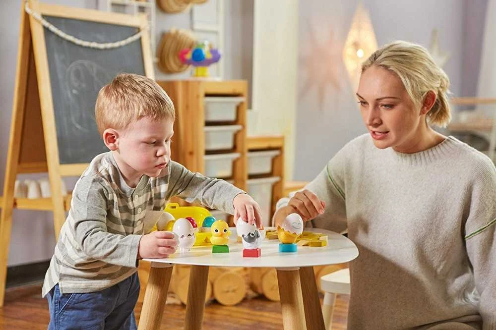 1581 TOMY čiuožykla. spalvingi kiaušiniai