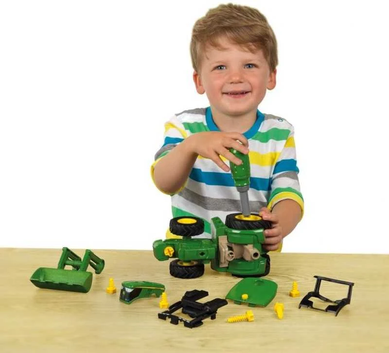 Klein Vilkikas su traktorium ant priekabos „John Deere“