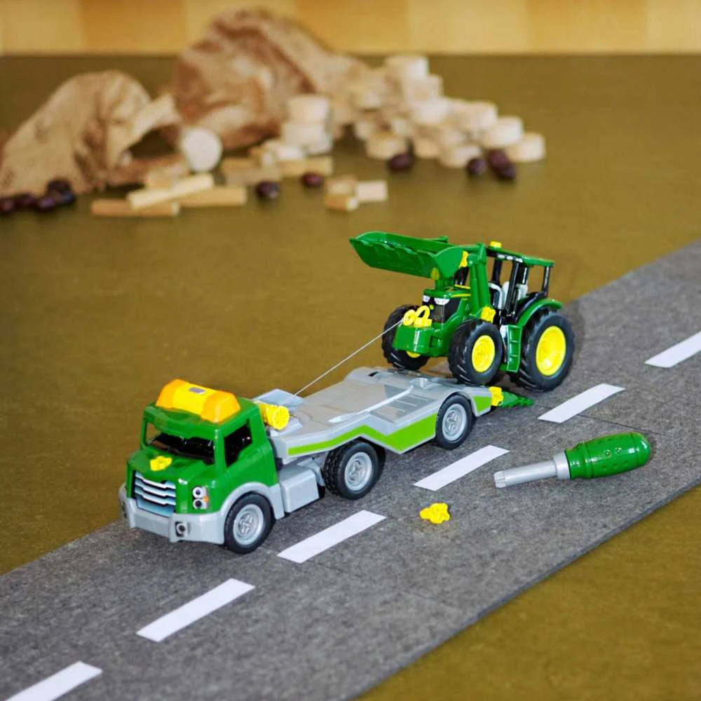 Klein Vilkikas su traktorium ant priekabos „John Deere“