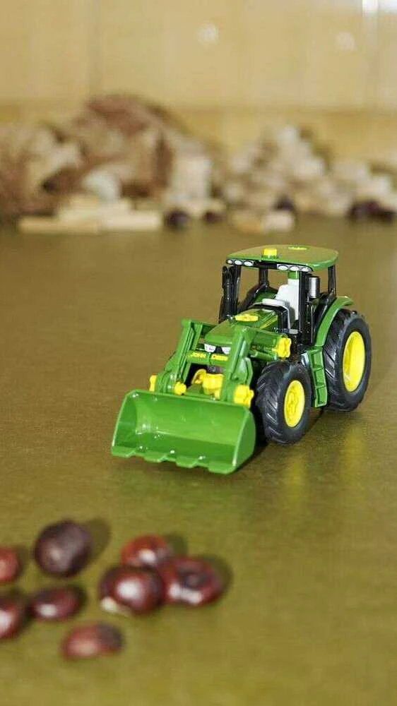 Klein Traktor John Deere do skręcania