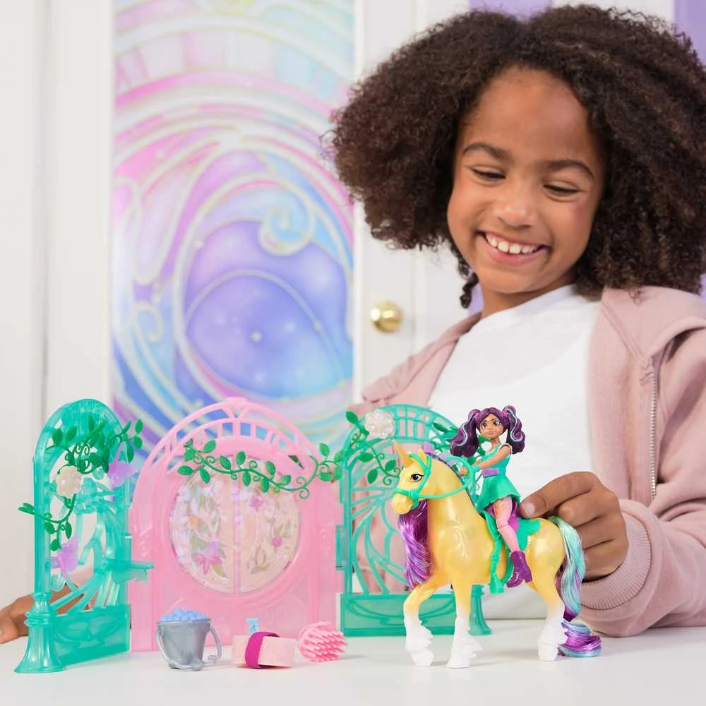 Spin Master Unicorn Academy Vienaragio akademija – Ava ir lapų prekystalio žaidimų rinkinys – (6072051)