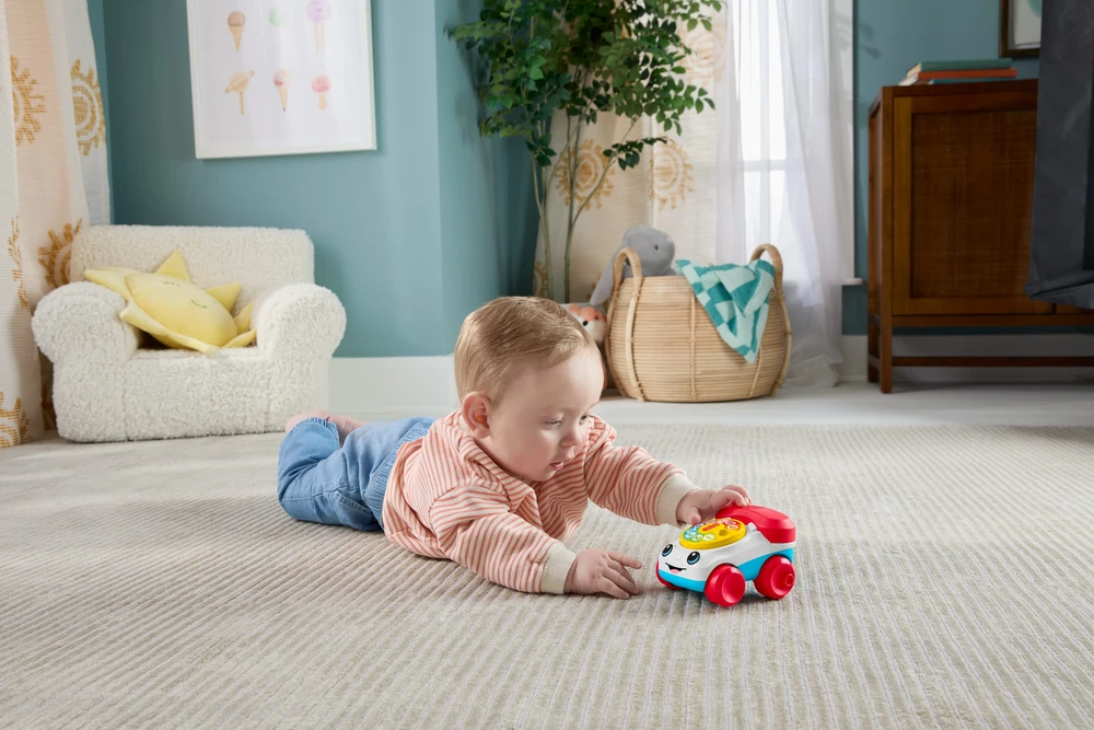 Fisher-Price - klasikinė „Chatting“ telefono transporto priemonė (JKD56)
