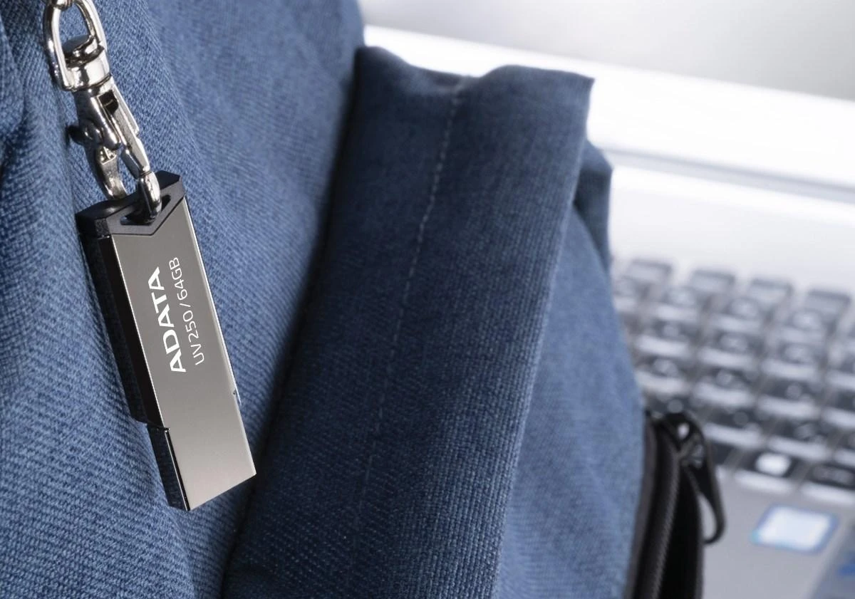 ADATA DUOMENYS | FlashDrive UV250 | 16 GB | A tipo USB | Sidabrinis
