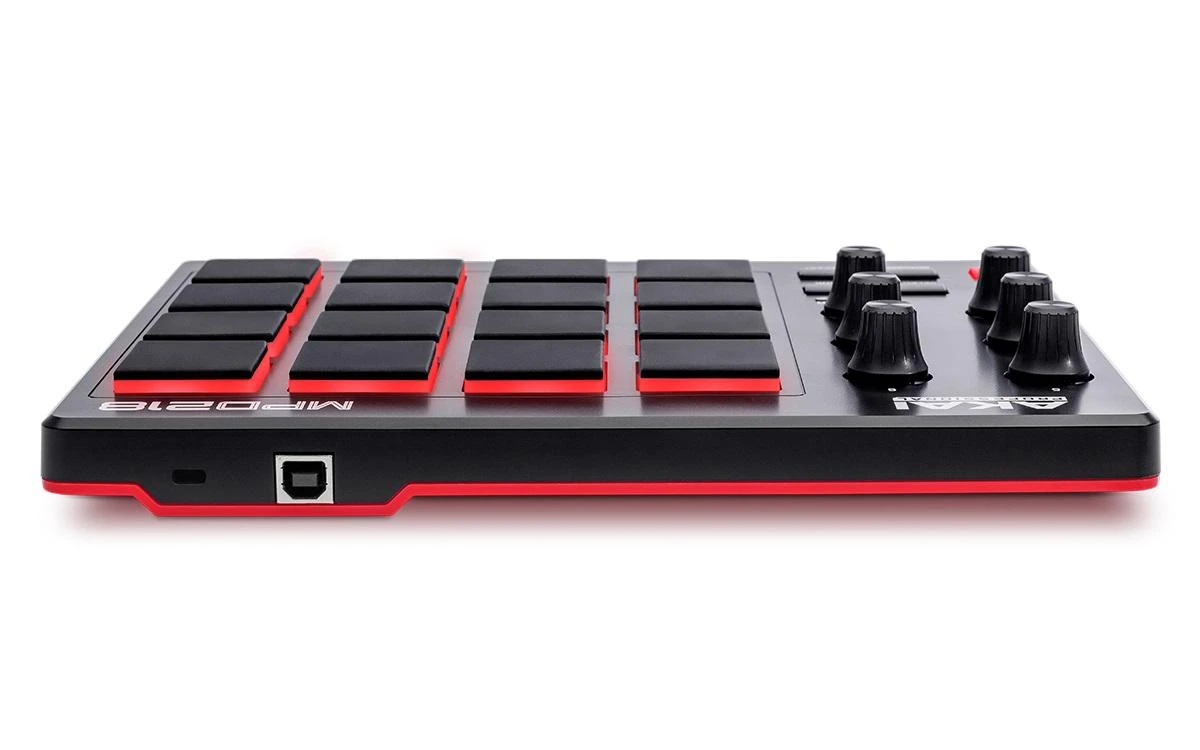 Akai MPD218 garsų maišiklis Juoda