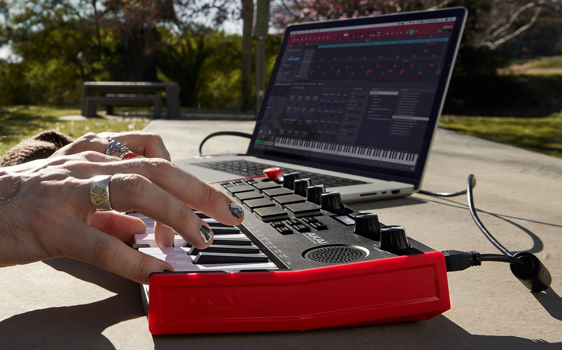 AKAI MPK Mini Play MK3 klaviatūra, juoda/raudona