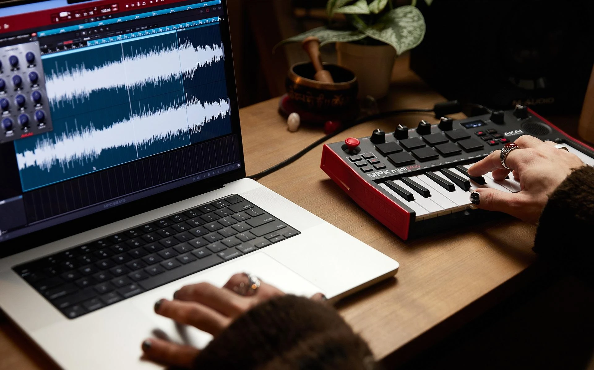 AKAI MPK Mini Play MK3 klaviatūra, juoda/raudona