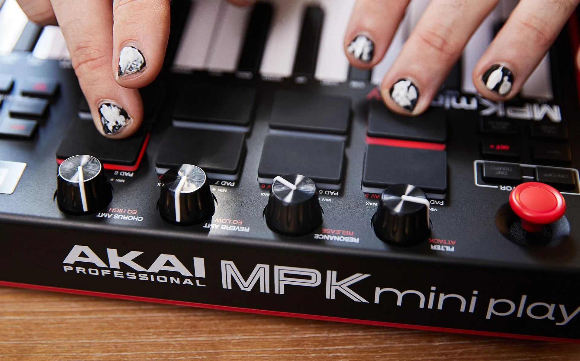 AKAI MPK Mini Play MK3 klaviatūra, juoda/raudona