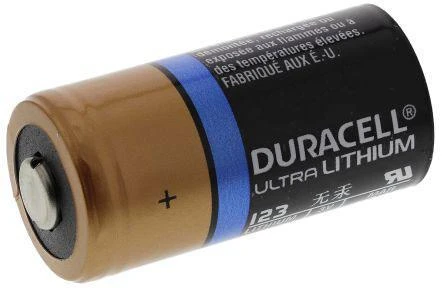 Duracell Ultra CR123 baterija iš arti