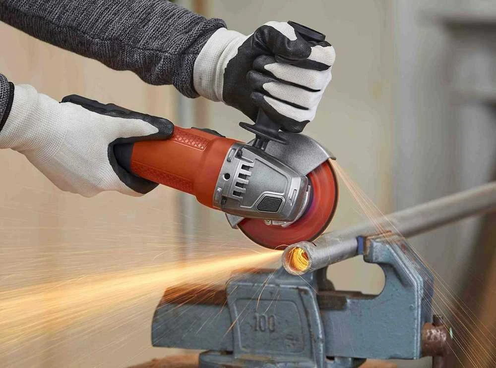 Black & Decker Juodas + DECKER KAMPINIS ŠLIUOTUVAS 115 mm 750 W BEG110