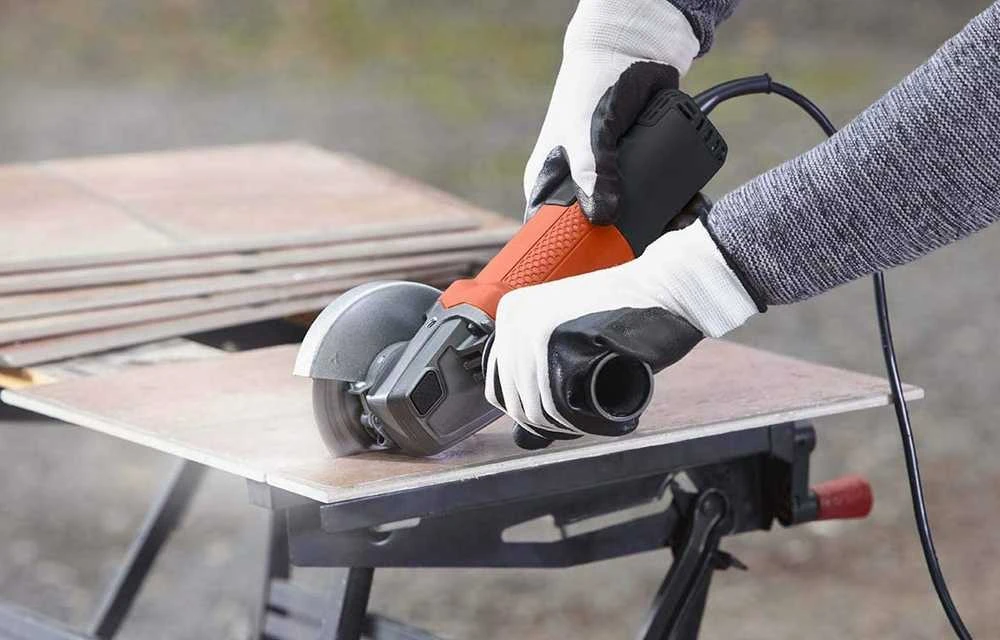 Black & Decker Juodas + DECKER KAMPINIS ŠLIUOTUVAS 115 mm 750 W BEG110
