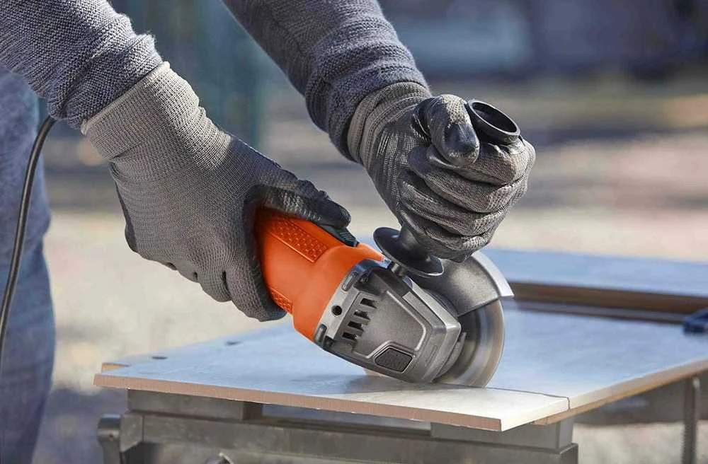 Black & Decker Juodas + DECKER KAMPINIS ŠLIUOTUVAS 115 mm 750 W BEG110