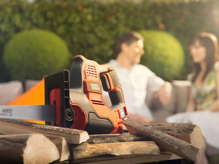 Black & Decker Juodas+DECKER tiesinis pjūklas 500W /RS890K