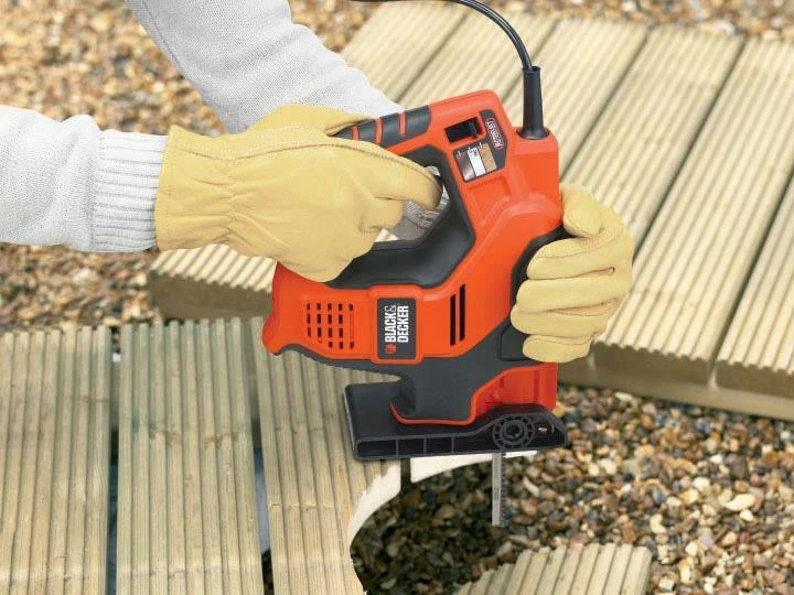 Black & Decker Juodas+DECKER tiesinis pjūklas 500W /RS890K