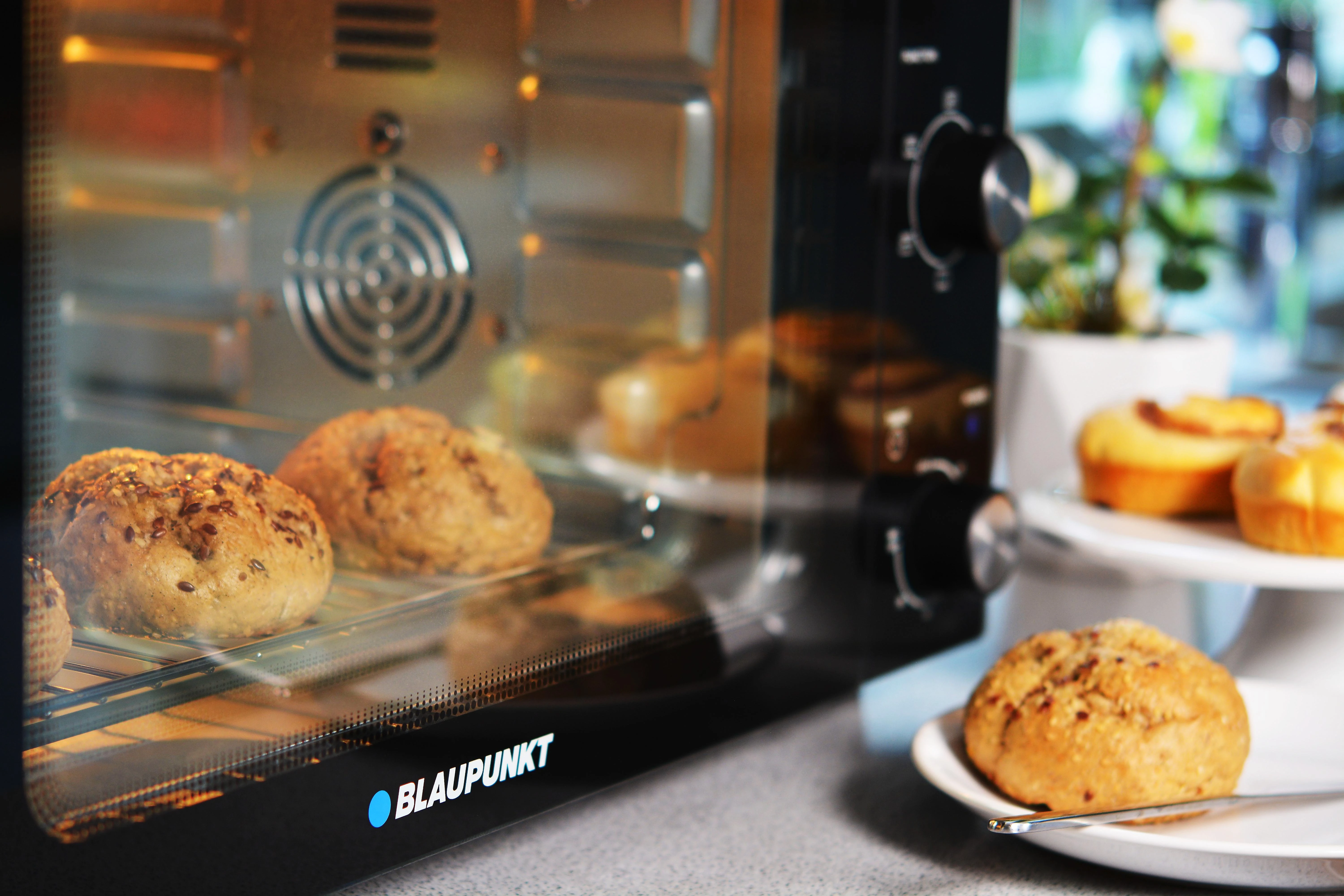 Mikrobangų krosnelė Mini orkaitė Blaupunkt EOM601 (Knob, 1800 W, juodos spalvos)
