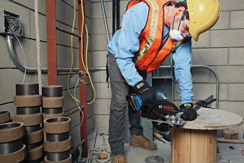 Bosch GKM 18V-50 2x5.0Ah, GAL 18V-40, LB