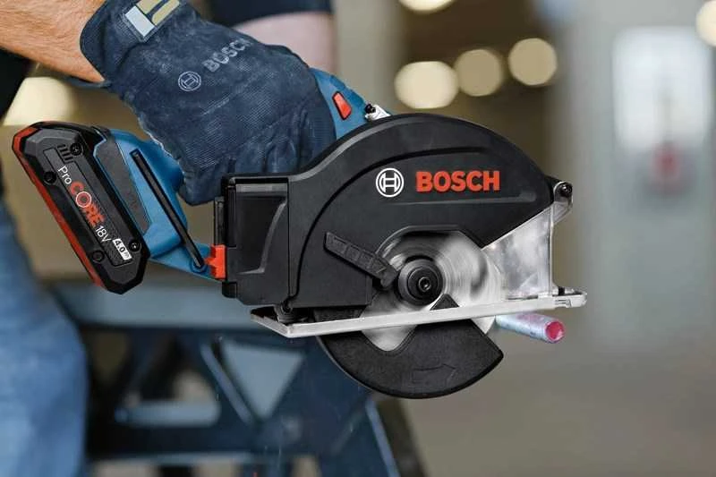 Bosch GKM 18V-50 2x5.0Ah, GAL 18V-40, LB