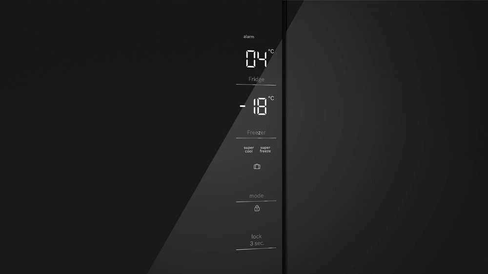 Bosch Series 4 KMC85LBEA šoninis šaldytuvas Laisvai pastatomas 547 L E Juodas