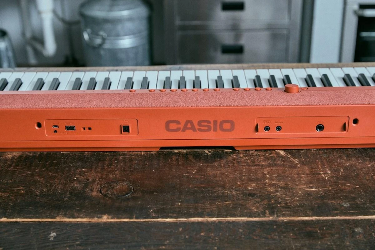 Sintezatorius Casio CT-S1, raudonas