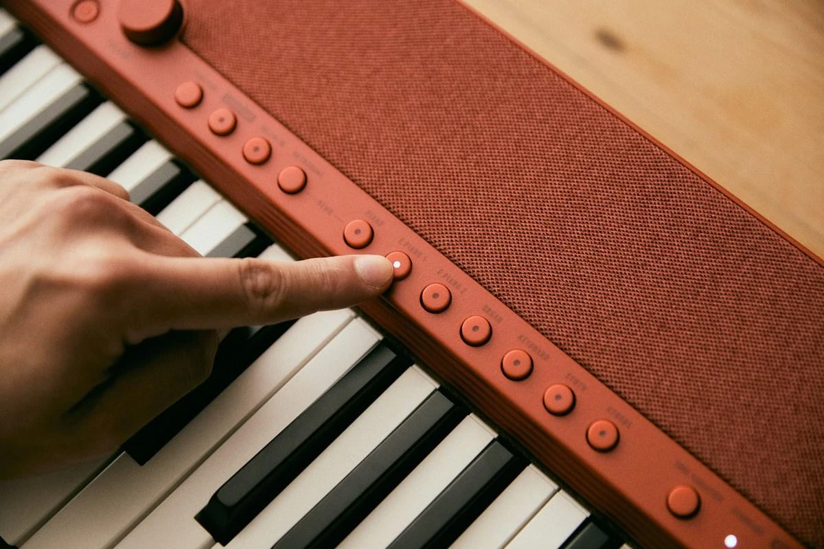 Sintezatorius Casio CT-S1, raudonas