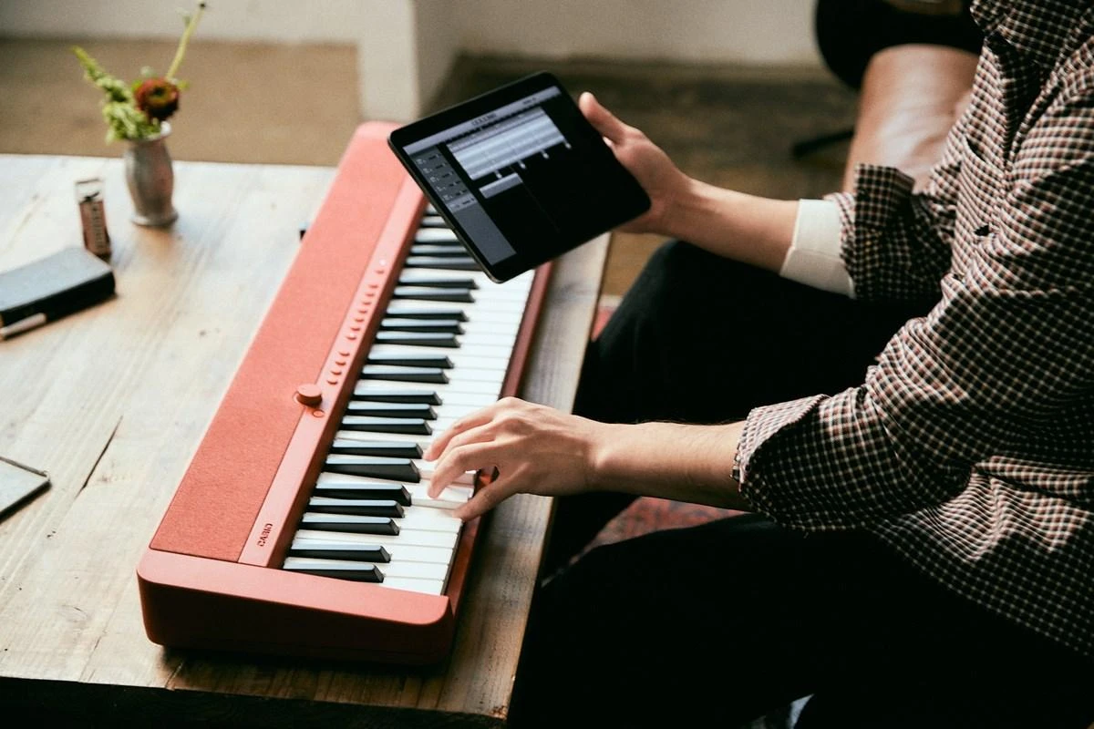 Sintezatorius Casio CT-S1, raudonas