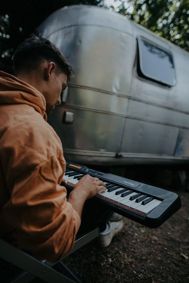 Sintezatorius Casio CT-S100 su akompan.