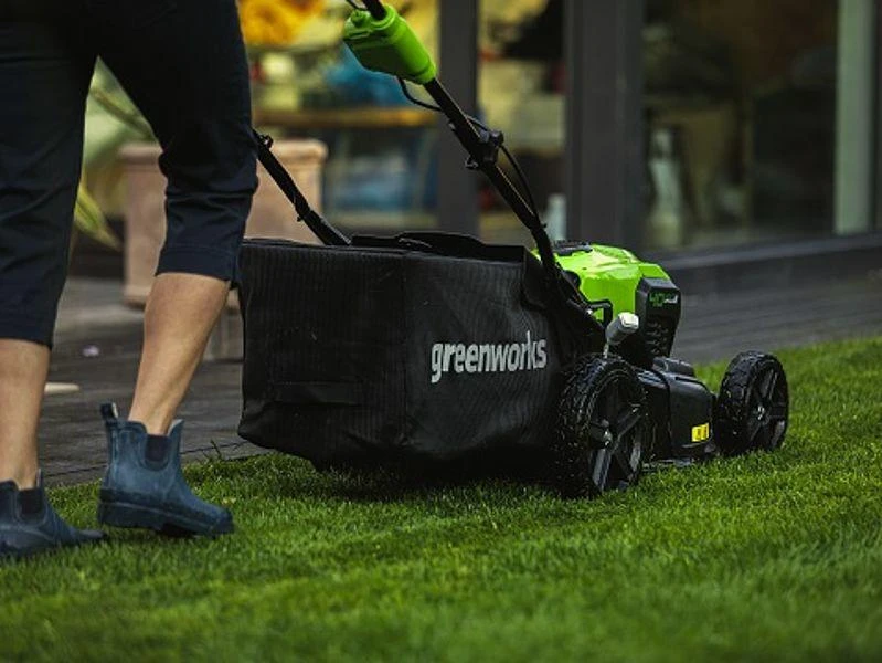 Akumuliatorinė savaeigė vejapjovė Greenworks GD40LM46SP (be akumuliatoriaus ir kroviklio)