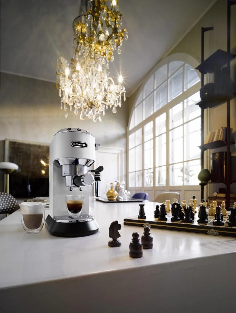 Kavos aparatas  DeLonghi EC685.W Dedica Style