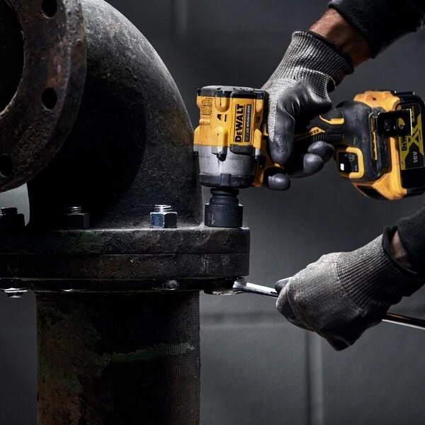 Akumuliatorinis smūginis veržliasukis  Dewalt Dewa DCF922NT-XJ Akku-Schlagschr. 1/2