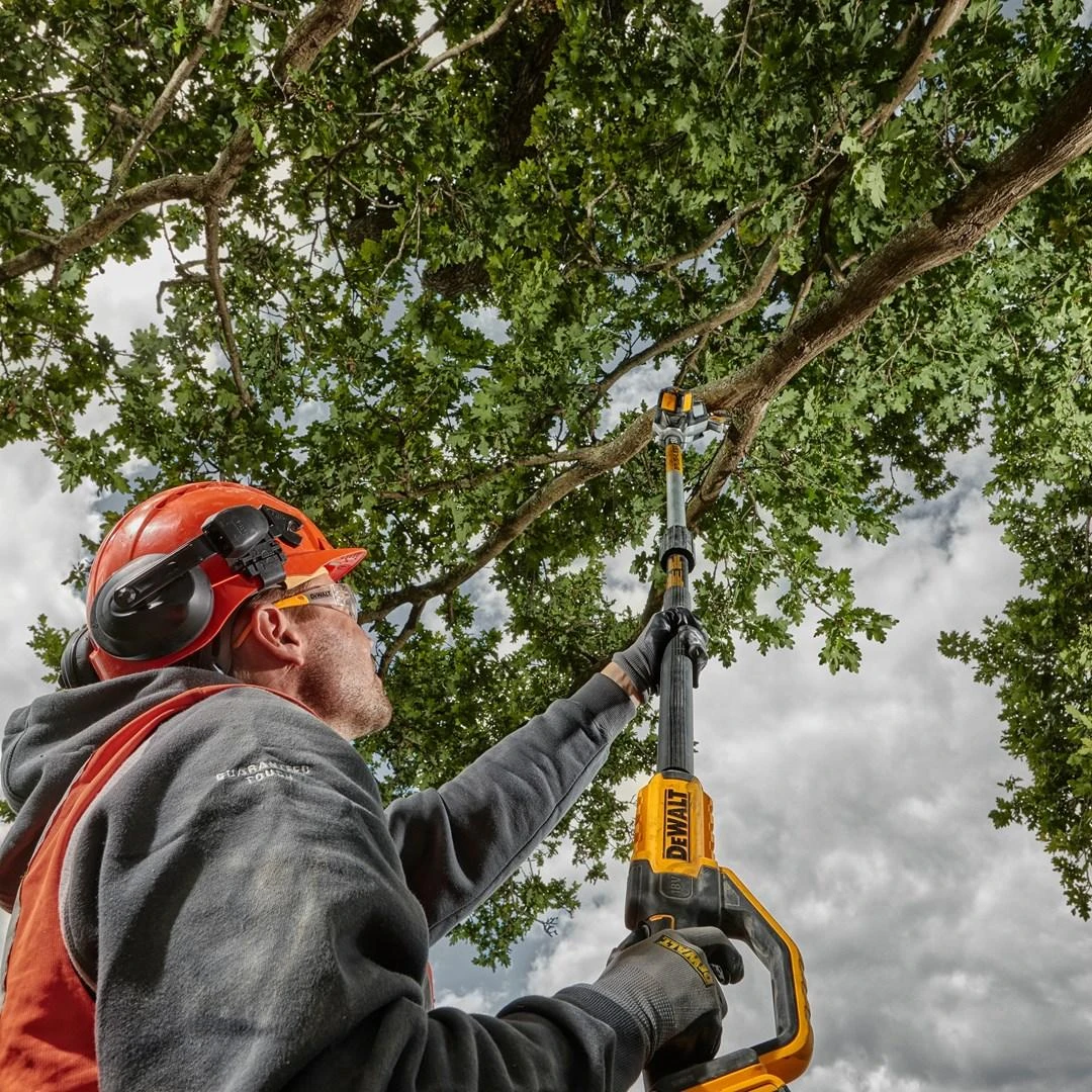 DEWALT teleskopinė aukštapjovė DCMPS567N, 18V, 20cm, ilgis 2-3m, be akumuliatoriaus ir kroviklio