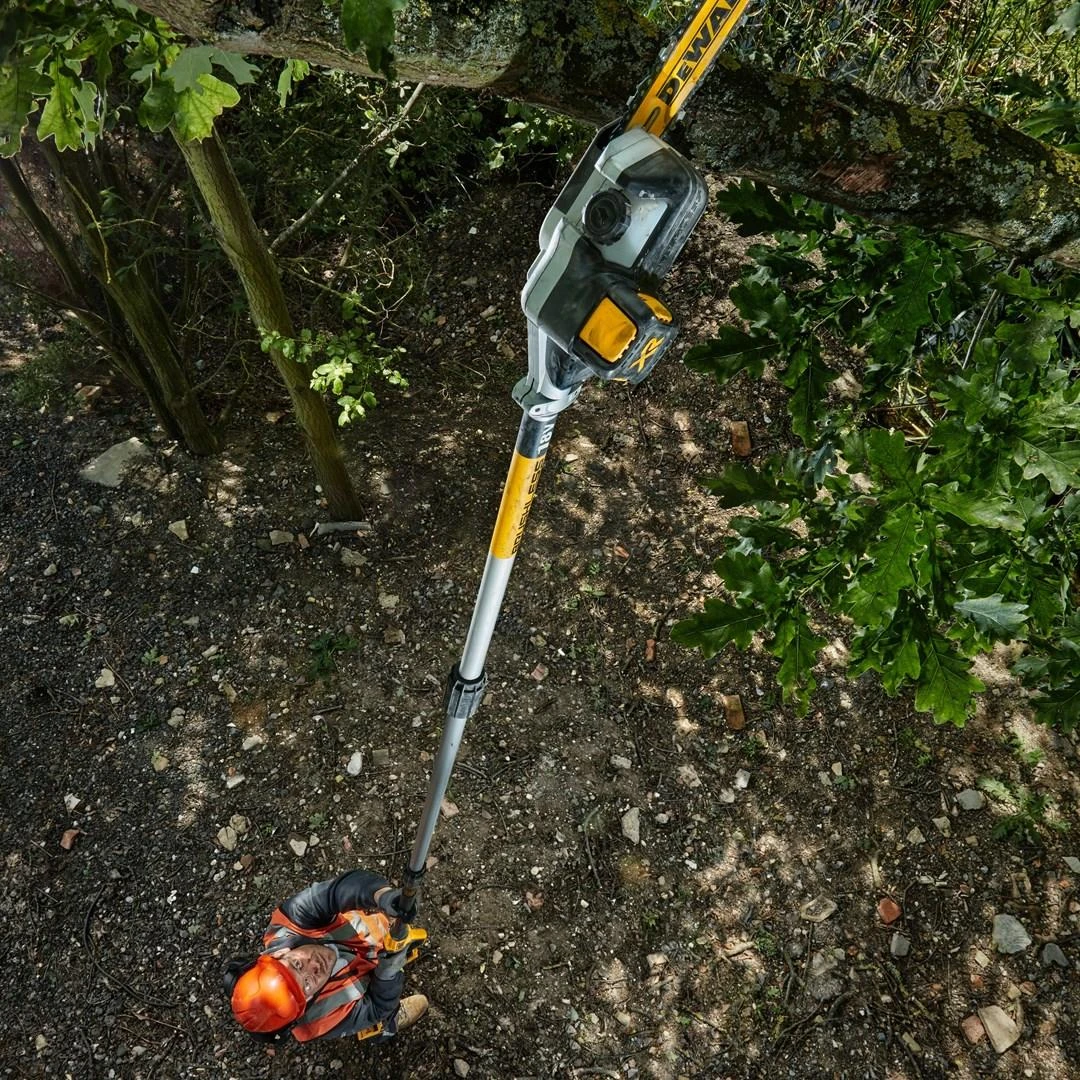 DEWALT teleskopinė aukštapjovė DCMPS567N, 18V, 20cm, ilgis 2-3m, be akumuliatoriaus ir kroviklio
