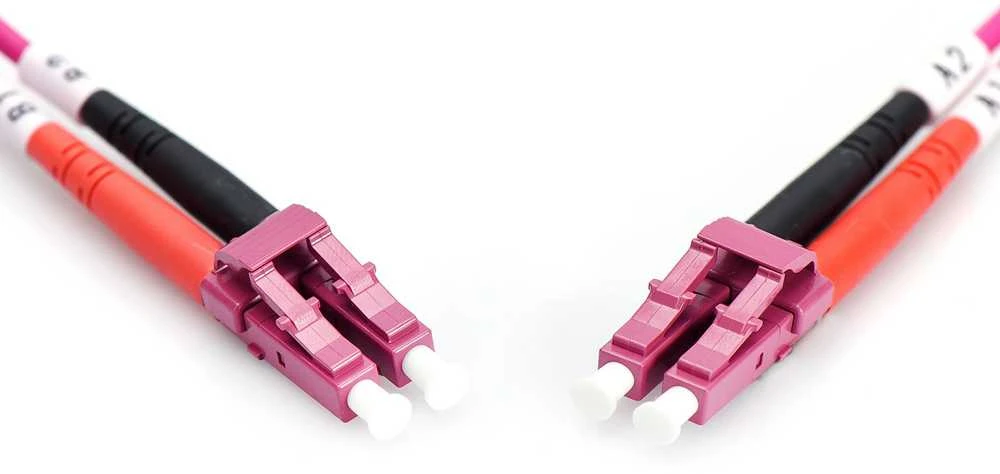 Assmann Electronic DIGITUS šviesolaidinis pataisymo laidas LC į LC Multimode OM4 - 2m dvipusis spalvotas RAL4003 ilgis 2m