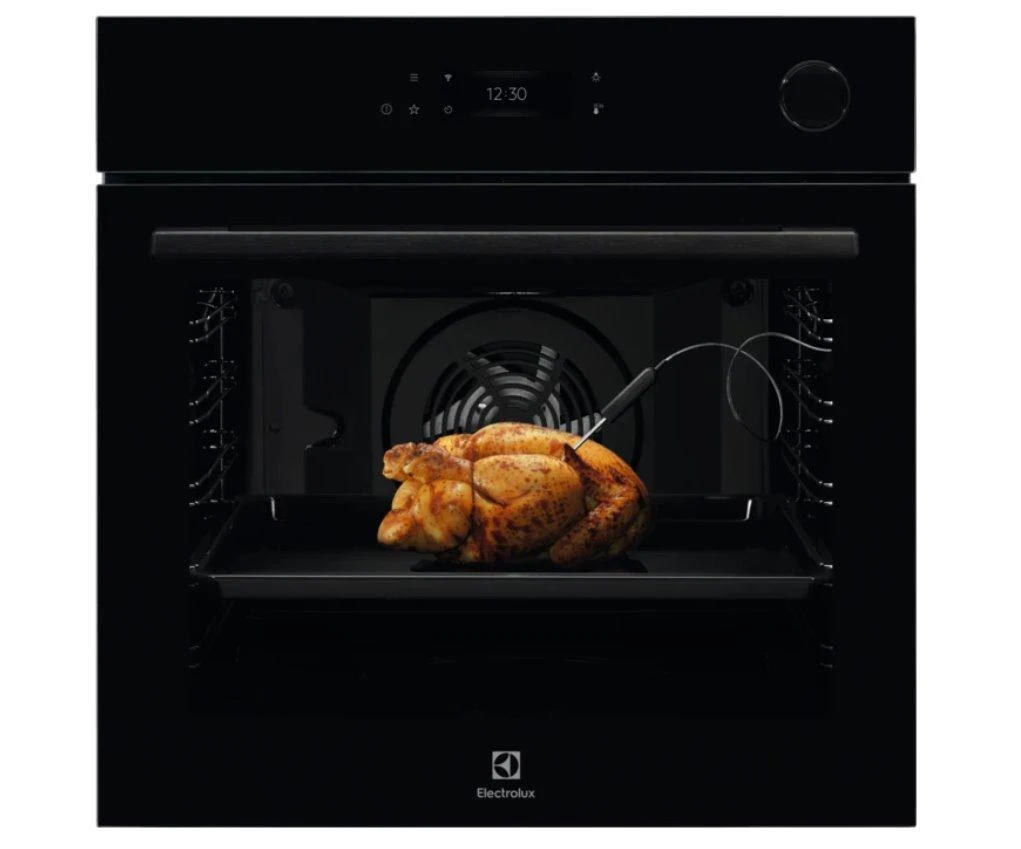 Įm.72 litrų garinė juodos spalvos orkaitė Electrolux EOC8P39WZ