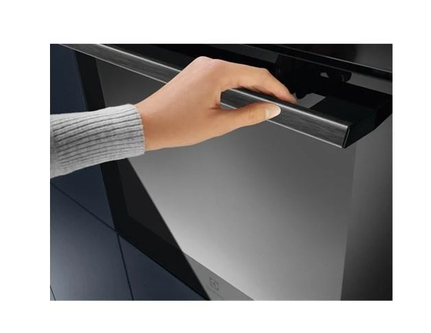 Įm.72 litrų garinė juodos spalvos orkaitė Electrolux EOC8P39WZ