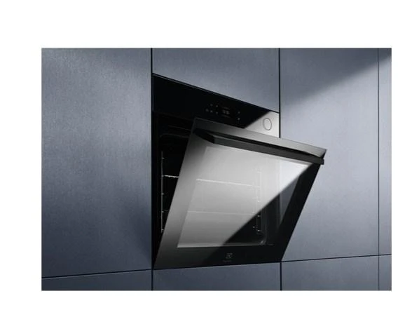 Įm.72 litrų garinė juodos spalvos orkaitė Electrolux EOC8P39WZ