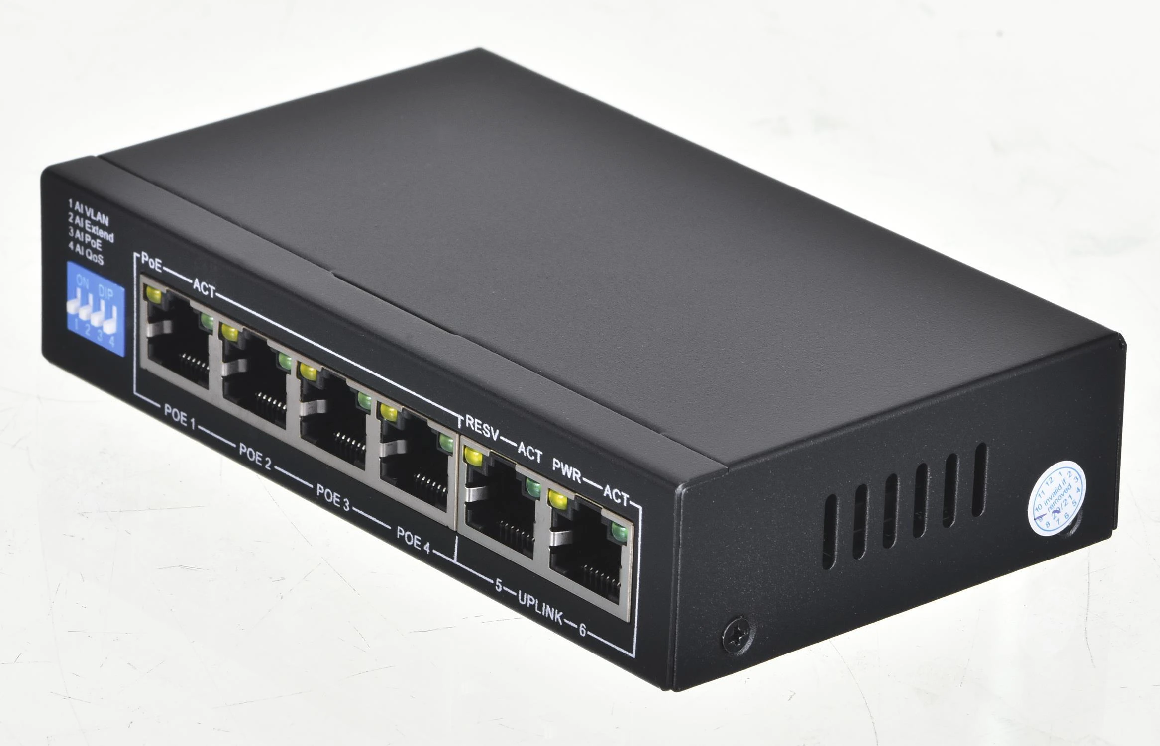 Šakotuvas EXTRALINK KRIOS 4 prievadų GbE Nevaldomas 802.3AF/AT 150 W PoE jungiklis + 1xRJ45 Up-Link
