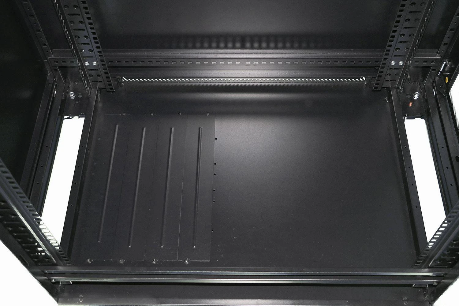 EXTRALINK 27U 600x1000 stovima spintelė juodas