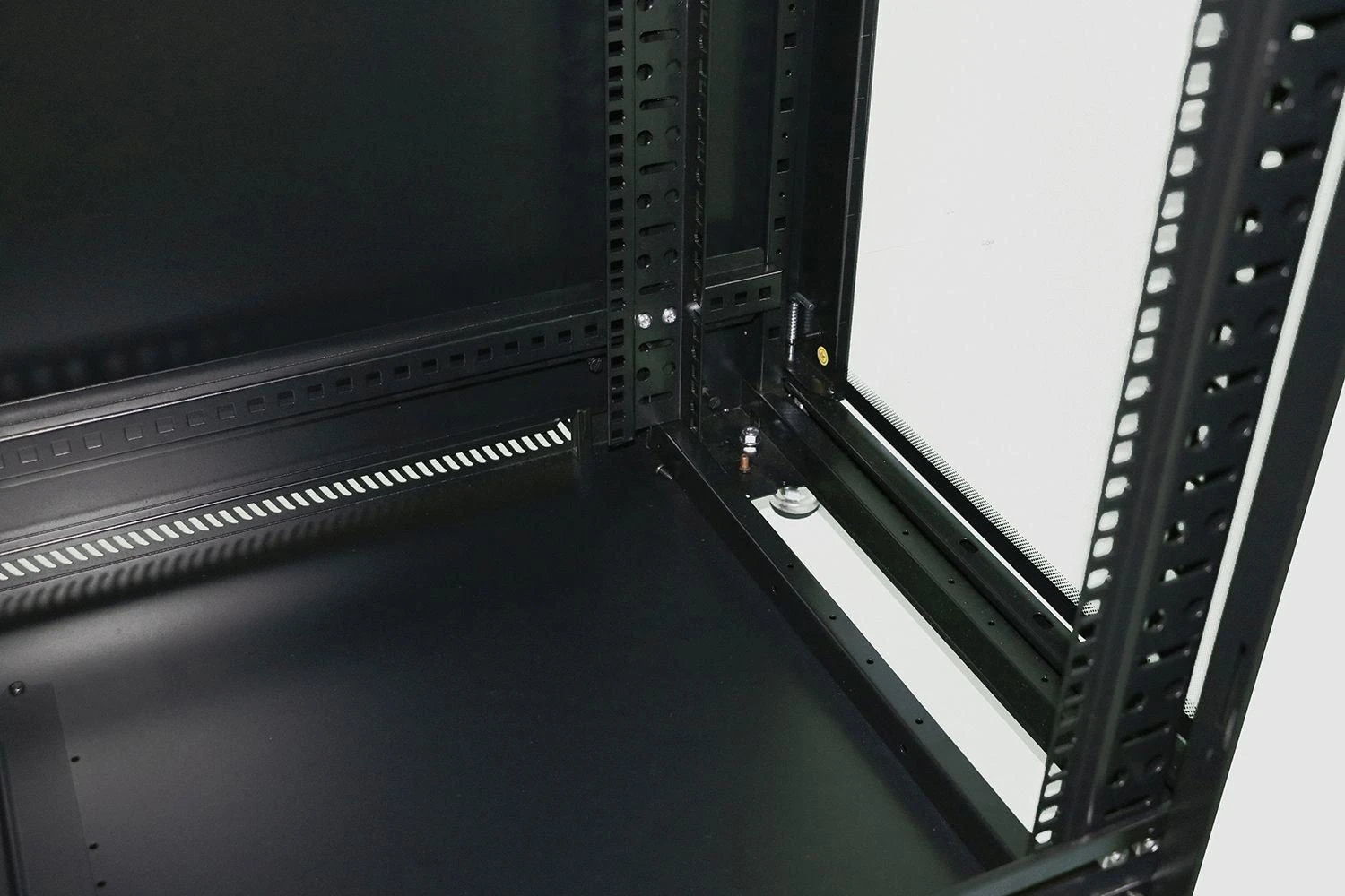 EXTRALINK 27U 600X800 stovima spintelė juodas