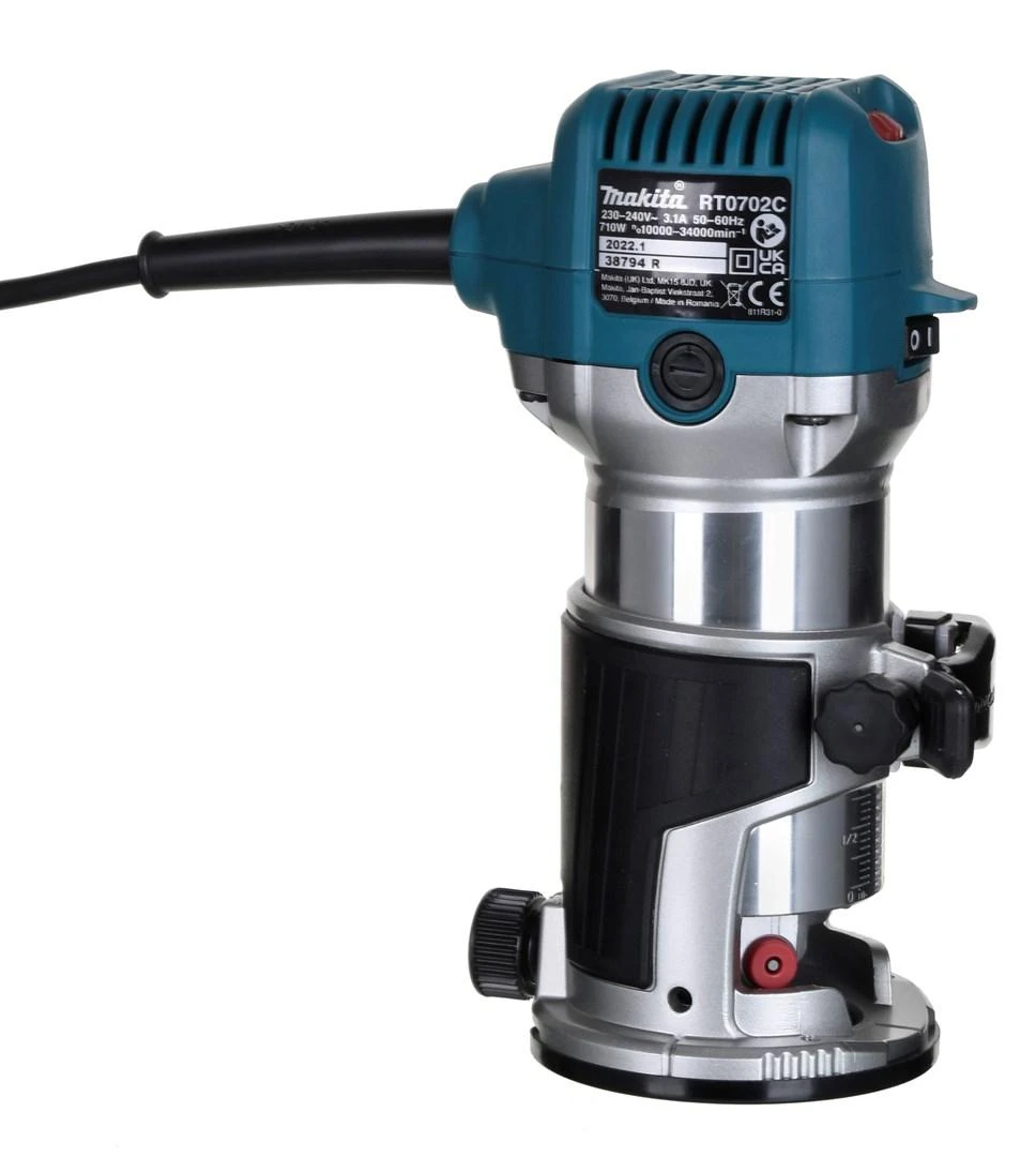 Makita RT0702CX2J Freza 710W 6- 8mm, 10.000 - 34.000 r/min 1,8kg + Priedai