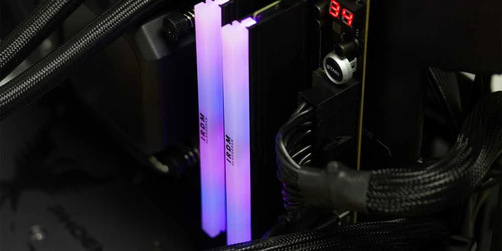 Goodram IRDM RGB DDR5 atmintis su šviesų efektais