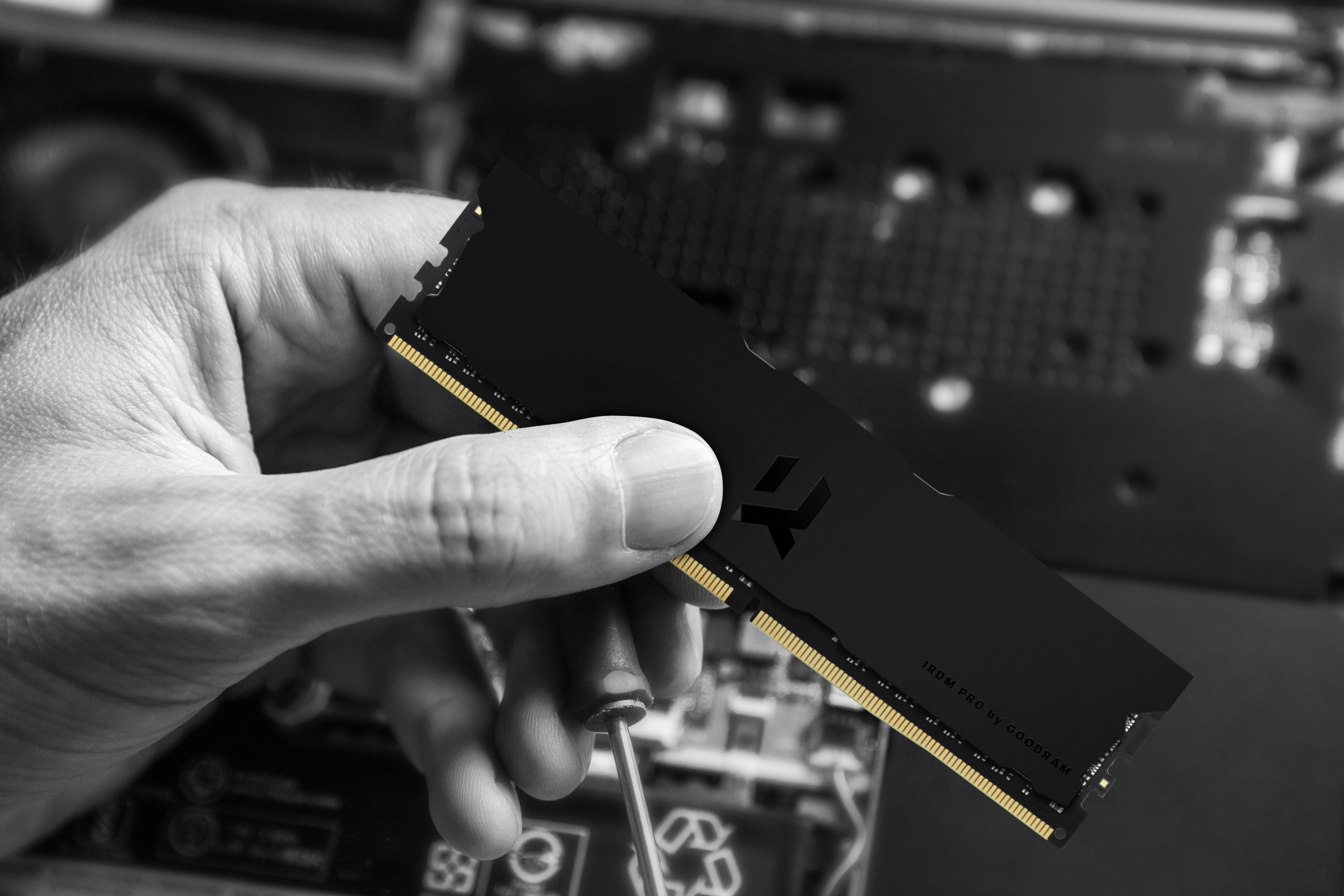 GOODRAM IRDM PRO DDR4 8GB 3600MHz CL18 DIMM 1.35V Deep Juodas