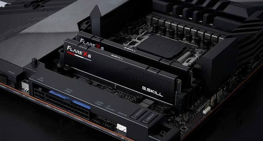 G.Skill Flare X5 atmintis instaliuota pagrindinėje plokštėje