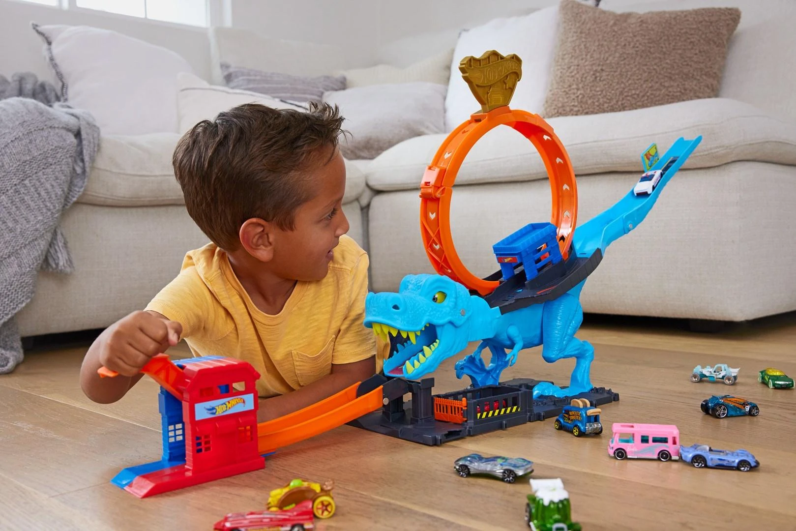 Mattel Hot Wheels rinkinys „Dinozauras su kilpa“