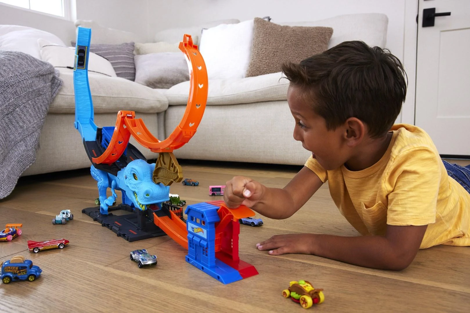 Mattel Hot Wheels rinkinys „Dinozauras su kilpa“