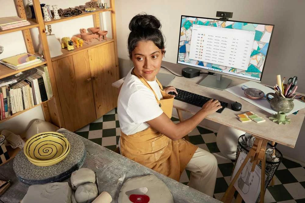 Hewlett Packard (HP) HP 350 kompaktiška belaidė „Bluetooth“ klaviatūra – keliems įrenginiams – juoda – JAV anglų k.