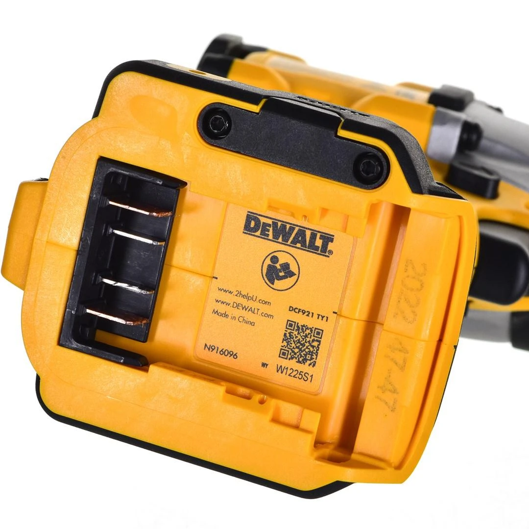Smūginis veržliasukis DeWalt DCF921P2T-QW; 18 V; 2x5,0 Ah akum.