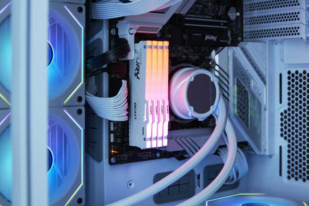 RAM Kingston KF564C32BWEA-16 16GB 6400MT/s DDR5 CL32 DIMM FURY Beast Baltas RGB EXPO | Kingstonas