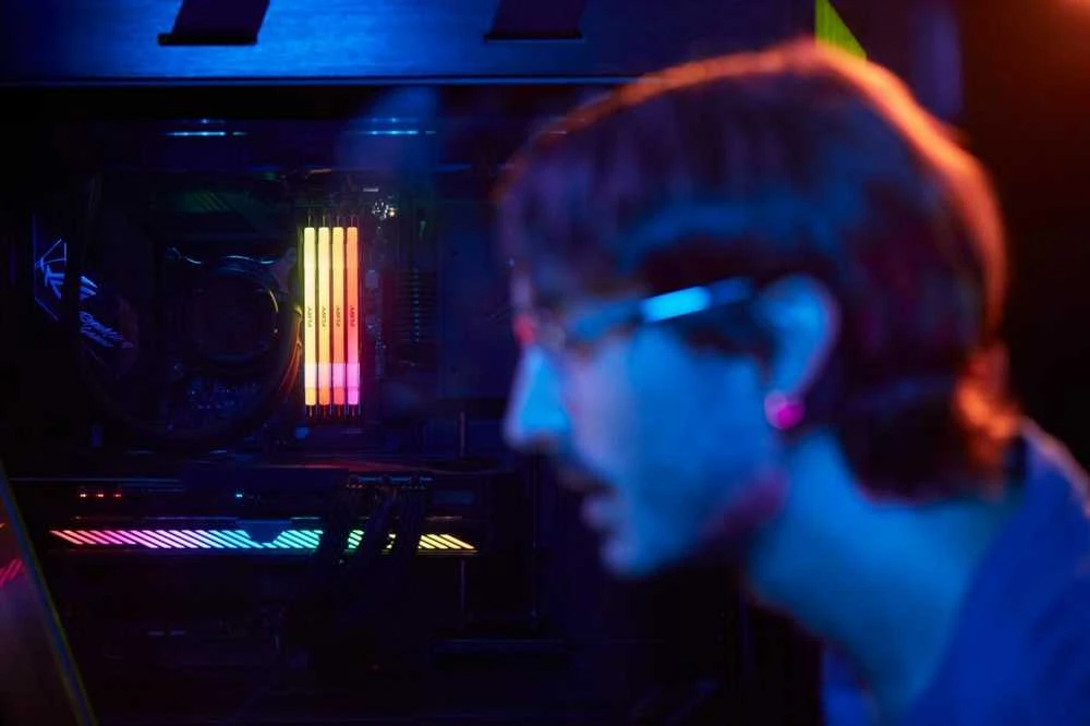 RAM KINGSTON 16GB 6400MT/s DDR5 CL32 DIMM FURY Renegade RGB