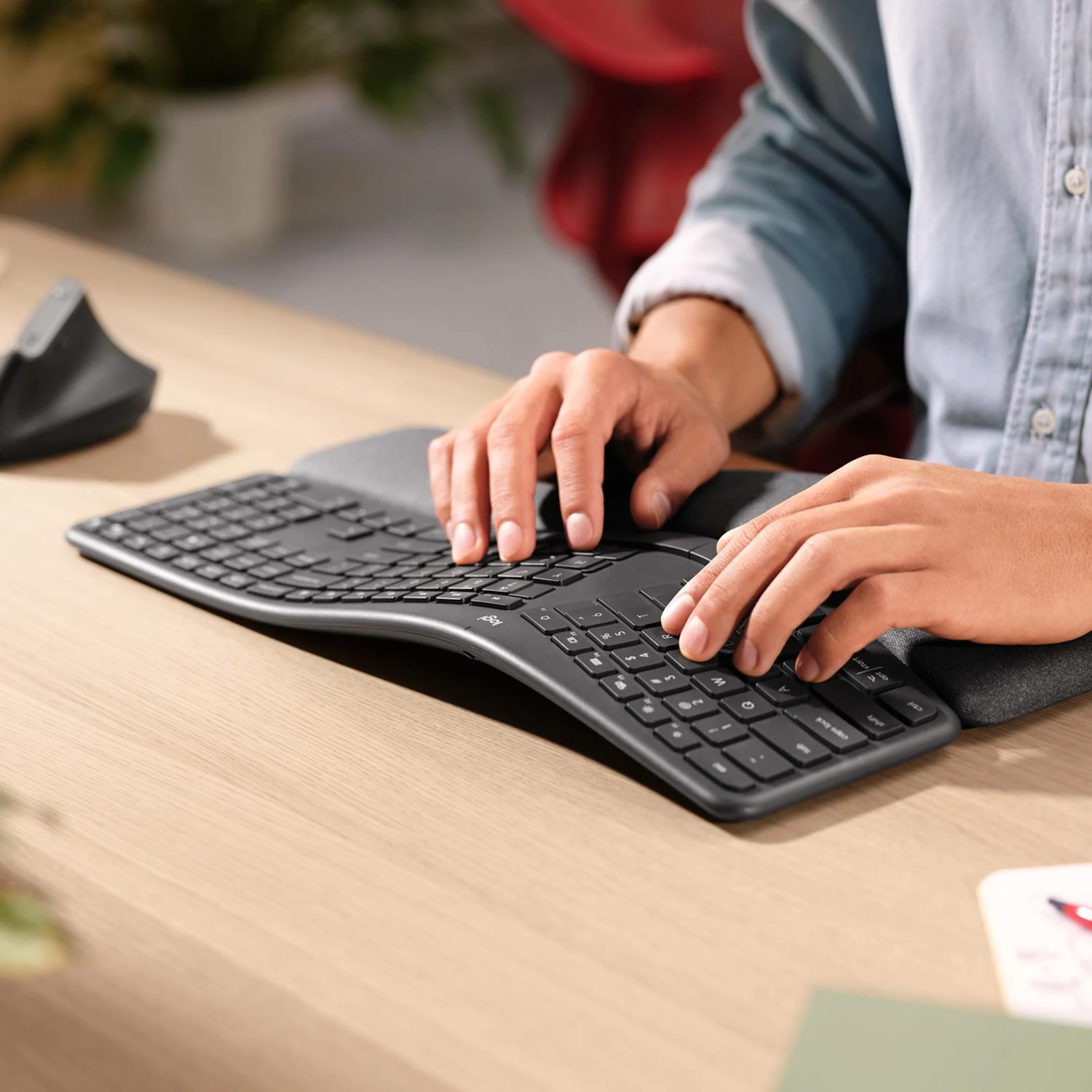 Logitech ERGO K860 belaidė klaviatūra, grafito spalvos, JAV tarptautinis išdėstymas (Qwerty)