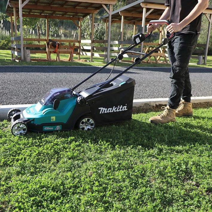 Makita Akumuliatorinė vejapjovė DLM432CT2 2x18V 2x5,0Ah 43cm